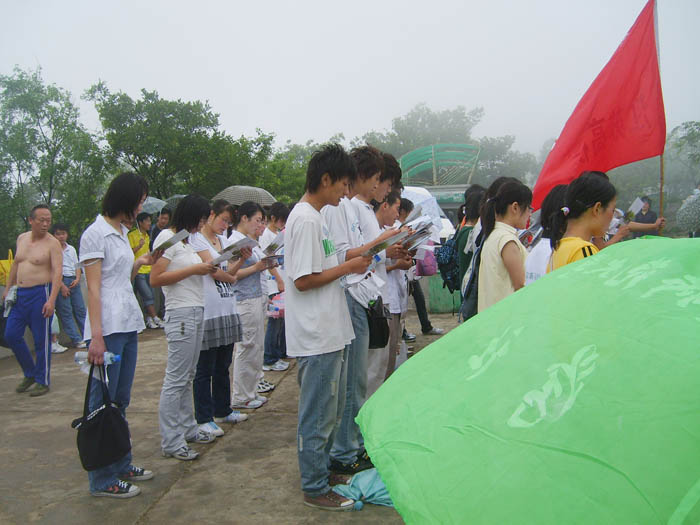 南京铁道职业技术学院在公园晨读（2008-5-31）