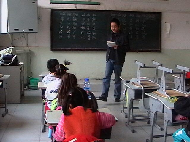 2004年秋常政在西颐小学授课照片60