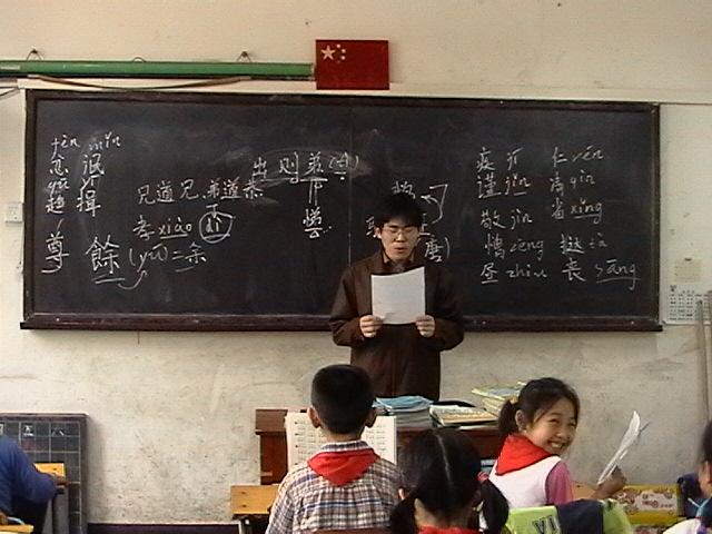 2005年春李忠明在西颐小学授课照片08