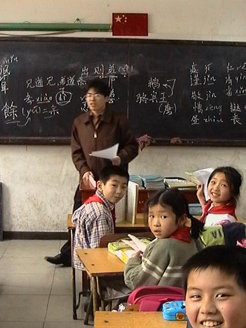 2005年春李忠明在西颐小学授课照片10