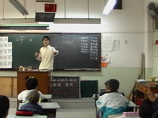 2004年秋钟诚在西颐小学授课照片2